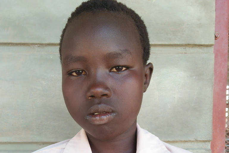 Bhakhita Adut ist stolz, Schülerin der Loreto­Schule zu sein. Die 12-­Jährige ist dankbar, dass sich ihre Mutter für ihre Bildung einsetzt und hofft, nach der Schule ihre Familie unterstützen zu können.
