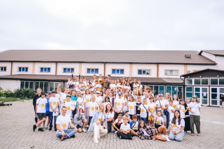 In einem Sommer-Camp in Ternopil verarbeiteten Kinder und Jugendliche gemeinsam ihre Kriegstraumata.