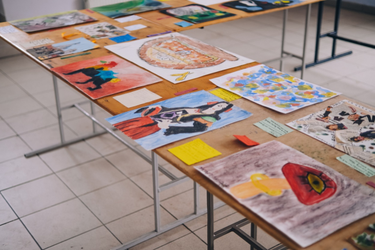 ... erstellten Kunsthandwerke wie Bilder.