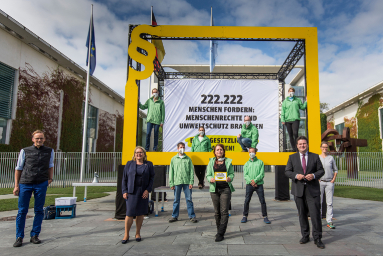 V.li.n.re.: Klaus Stieglitz (Hoffnungszeichen), Svenja Schulze (Umweltministe rin), Viola Wohlgemuth (Greenpeace), Hubertus Heil (Arbeitsminister).