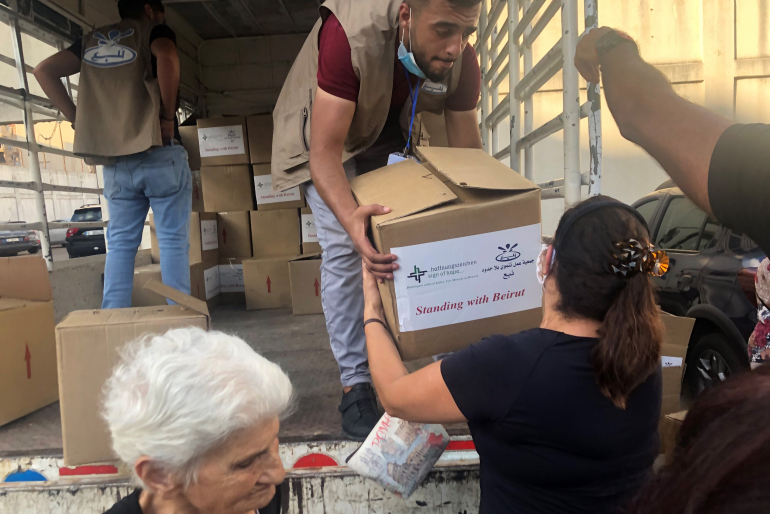 Unsere zweite Partnerorganisation Naba'a verteilt Lebensmittelpakete an 326 Familien. Diese versorgen die Haushalte für einen Monat mit dem Nötigsten.