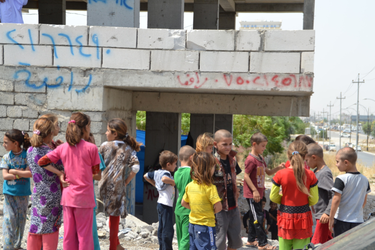 Zusammen mit unserem Partner CAPNI wollen wir Zufl uchtsstätten für Flüchtlingskinder schaffen, in denen sie psychologisch betreut werden.