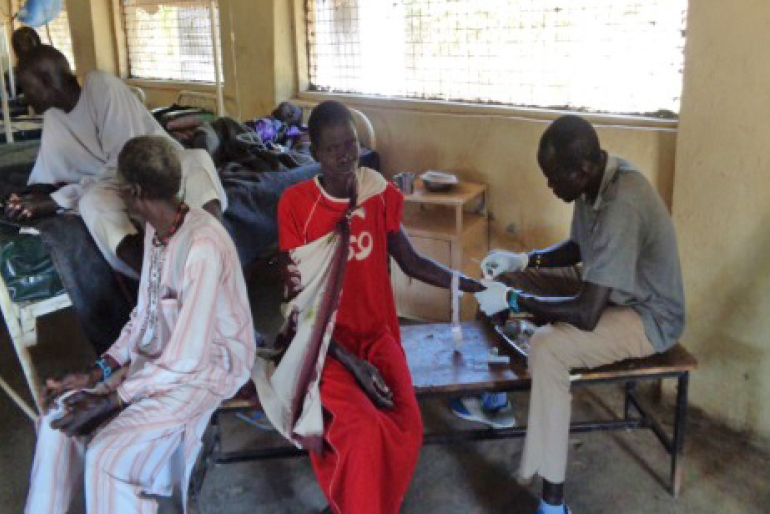 In der Region Panidschar ist die Cholera ausgebrochen. Die am schwersten Erkrankten werden stationär in unserer Klinik in Nyal behandelt.