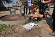Im Südsudan konnte Hoffnungszeichen durch Untersuchungen von Trinkwasser aus Brunnen die Verschmutzung durch die Erdölindustrie nachweisen.